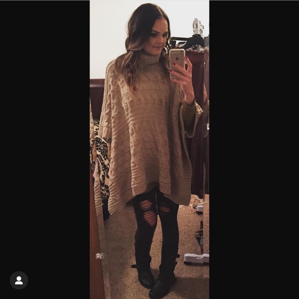 Listicle Sweater Shrug size S/M